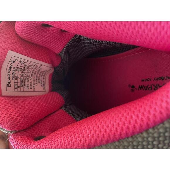 Bearpaw memory foam boots, women’s size 9W - Picture 4 of 9